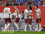 30.08.2026, Fussball Bundesliga 2026/2027, 1.Spieltag, FC Augsburg - FC Schalke 04, in der WWK-Arena Augsburg, v.l. Noahkai Dominic Banks (FC Augsburg), Marius Wolf (FC Augsburg), Anton Kade (FC Augsburg) und Han-Noah Massengo (FC Augsburg) und Michael Gregoritsch (FC Augsburg)  jubeln


