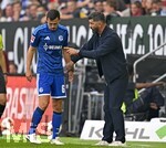 30.08.2026, Fussball Bundesliga 2026/2027, 1.Spieltag, FC Augsburg - FC Schalke 04, in der WWK-Arena Augsburg, v.l. Ron Schallenberg (FC Schalke 04) und Trainer Miron Muslic (Schalke 04) 


