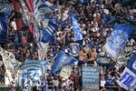 30.08.2026, Fussball Bundesliga 2026/2027, 1.Spieltag, FC Augsburg - FC Schalke 04, in der WWK-Arena Augsburg, Schalke Fans feuern ihre Spieler an 


