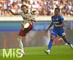 30.08.2026, Fussball Bundesliga 2026/2027, 1.Spieltag, FC Augsburg - FC Schalke 04, in der WWK-Arena Augsburg, Calvin Brackelmann (FC Augsburg) gegen Junior Adamu (Schalke 04) 

