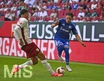 30.08.2026, Fussball Bundesliga 2026/2027, 1.Spieltag, FC Augsburg - FC Schalke 04, in der WWK-Arena Augsburg, v.l. Noahkai Dominic Banks (FC Augsburg) gegen Soufiane El-Faouzi (FC Schalke 04) 


