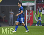 30.08.2026, Fussball Bundesliga 2026/2027, 1.Spieltag, FC Augsburg - FC Schalke 04, in der WWK-Arena Augsburg, Ron Schallenberg (FC Schalke 04) verläßt das Spiel nach seiner Roten Karte 



