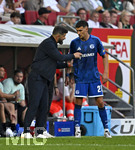 30.08.2026, Fussball Bundesliga 2026/2027, 1.Spieltag, FC Augsburg - FC Schalke 04, in der WWK-Arena Augsburg, Trainer Miron Muslic (FC Schalke 04) mit Dejan Ljubicic (Schalke) ,


