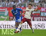 30.08.2026, Fussball Bundesliga 2026/2027, 1.Spieltag, FC Augsburg - FC Schalke 04, in der WWK-Arena Augsburg, v.l. Junior Dina Ebimbe (Schalke 04) gegen Robin Fellhauer (Augsburg) 


