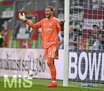 30.08.2026, Fussball Bundesliga 2026/2027, 1.Spieltag, FC Augsburg - FC Schalke 04, in der WWK-Arena Augsburg, Torwart Loris Karius (FC Schalke 04) ratlos.


