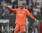 30.08.2026, Fussball Bundesliga 2026/2027, 1.Spieltag, FC Augsburg - FC Schalke 04, in der WWK-Arena Augsburg, Torwart Loris Karius (FC Schalke 04) ist unzufrieden


