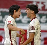 30.08.2026, Fussball Bundesliga 2026/2027, 1.Spieltag, FC Augsburg - FC Schalke 04, in der WWK-Arena Augsburg, v.l. Young-woo Seol (FC Augsburg) und Rodrigo Ribeiro (FC Augsburg)  jubeln


