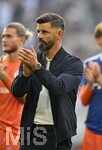 30.08.2026, Fussball Bundesliga 2026/2027, 1.Spieltag, FC Augsburg - FC Schalke 04, in der WWK-Arena Augsburg, Trainer  Miron Muslic  (Schalke 04) nach dem Spiel frustriert 


