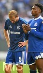 30.08.2026, Fussball Bundesliga 2026/2027, 1.Spieltag, FC Augsburg - FC Schalke 04, in der WWK-Arena Augsburg, v.l. Timo Becker (FC Schalke 04) und  (Schalke 04) sind nach dem Spiel frustriert


