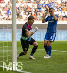 30.08.2026, Fussball Bundesliga 2026/2027, 1.Spieltag, FC Augsburg - FC Schalke 04, in der WWK-Arena Augsburg, Torwart Finn Dahmen (li, FC Augsburg) mit Jubelfaust nach einer gelungenen Parade. re: Ron Schallenberg (FC Schalke 04) 