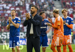 30.08.2026, Fussball Bundesliga 2026/2027, 1.Spieltag, FC Augsburg - FC Schalke 04, in der WWK-Arena Augsburg, Frust bei den Schalkern nach der Niederlage, Dank an die Fans in der Kurve, Trainer Miron Muslic (FC Schalke 04) 