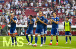 30.08.2026, Fussball Bundesliga 2026/2027, 1.Spieltag, FC Augsburg - FC Schalke 04, in der WWK-Arena Augsburg, Frust bei den Schalkern nach der Niederlage, Dank an die Fans in der Kurve, Timo Becker (FC Schalke 04), Moussa Sylla (FC Schalke 04), Edin Dzeko (Schalke 04), Janik Bachmann (Schalke), Satoshi Tanaka (FC Schalke 04) 