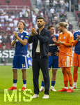 30.08.2026, Fussball Bundesliga 2026/2027, 1.Spieltag, FC Augsburg - FC Schalke 04, in der WWK-Arena Augsburg, Frust bei den Schalkern nach der Niederlage, Dank an die Fans in der Kurve, Trainer Miron Muslic (FC Schalke 04) 