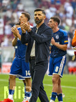 30.08.2026, Fussball Bundesliga 2026/2027, 1.Spieltag, FC Augsburg - FC Schalke 04, in der WWK-Arena Augsburg, Frust bei den Schalkern nach der Niederlage, Dank an die Fans in der Kurve, Trainer Miron Muslic (FC Schalke 04) 