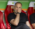 30.08.2026, Fussball Bundesliga 2026/2027, 1.Spieltag, FC Augsburg - FC Schalke 04, in der WWK-Arena Augsburg, Trainer Manuel Baum (FC Augsburg) nachdenklich 