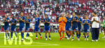 30.08.2026, Fussball Bundesliga 2026/2027, 1.Spieltag, FC Augsburg - FC Schalke 04, in der WWK-Arena Augsburg, Frust bei den Schalkern nach der Niederlage, Dank an die Fans in der Kurve, Timo Becker (FC Schalke 04), Moussa Sylla (FC Schalke 04), Edin Dzeko (Schalke 04), Dejan Ljubicic (Schalke), Janik Bachmann (Schalke), Robin Gosens (FC Schalke 04), Torwart Loris Karius (FC Schalke 04), Nikola Katic (FC Schalke 04), Mertcan Ayhan (Schalke 04), Luca Vozar (FC Schalke 04) 