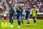 30.08.2026, Fussball Bundesliga 2026/2027, 1.Spieltag, FC Augsburg - FC Schalke 04, in der WWK-Arena Augsburg, Frust bei den Schalkern nach der Niederlage, Dank an die Fans in der Kurve, Moussa Sylla (FC Schalke 04), Edin Dzeko (Schalke 04), Janik Bachmann (Schalke), Satoshi Tanaka (FC Schalke 04) 