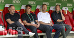 30.08.2026, Fussball Bundesliga 2026/2027, 1.Spieltag, FC Augsburg - FC Schalke 04, in der WWK-Arena Augsburg, v.li: Trainer Manuel Baum (FC Augsburg), Julian Baumgartlinger (Koordinator Lizenzspielerabteilung, FC Augsburg), Sportdirektor Benni Weber (FC Augsburg), Geschäftsführer Michael Ströll (FC Augsburg), 