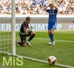 30.08.2026, Fussball Bundesliga 2026/2027, 1.Spieltag, FC Augsburg - FC Schalke 04, in der WWK-Arena Augsburg, Torwart Finn Dahmen (li, FC Augsburg) mit Jubelfaust nach einer gelungenen Parade. re: Ron Schallenberg (FC Schalke 04) 