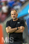 30.08.2026, Fussball Bundesliga 2026/2027, 1.Spieltag, FC Augsburg - FC Schalke 04, in der WWK-Arena Augsburg, Trainer Manuel Baum (FC Augsburg) nachdenklich 