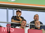 30.08.2026, Fussball Bundesliga 2026/2027, 1.Spieltag, FC Augsburg - FC Schalke 04, in der WWK-Arena Augsburg, Bundestrainer Jürgen Klopp (li, Deutschland) auf der Tribüne als Zuschauer. re: Geschäftsführer Michael Ströll (FC Augsburg). 