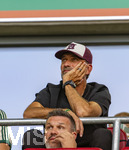 30.08.2026, Fussball Bundesliga 2026/2027, 1.Spieltag, FC Augsburg - FC Schalke 04, in der WWK-Arena Augsburg, Bundestrainer Jürgen Klopp (mitte, Deutschland) auf der Tribüne als Zuschauer.  
