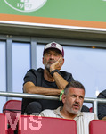 30.08.2026, Fussball Bundesliga 2026/2027, 1.Spieltag, FC Augsburg - FC Schalke 04, in der WWK-Arena Augsburg, Bundestrainer Jürgen Klopp (mitte, Deutschland) auf der Tribüne als Zuschauer.  