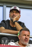 30.08.2026, Fussball Bundesliga 2026/2027, 1.Spieltag, FC Augsburg - FC Schalke 04, in der WWK-Arena Augsburg, Bundestrainer Jürgen Klopp (mitte, Deutschland) auf der Tribüne als Zuschauer.  