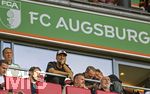 30.08.2026, Fussball Bundesliga 2026/2027, 1.Spieltag, FC Augsburg - FC Schalke 04, in der WWK-Arena Augsburg, Bundestrainer Jürgen Klopp (mitte, Deutschland) auf der Tribüne als Zuschauer.