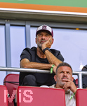 30.08.2026, Fussball Bundesliga 2026/2027, 1.Spieltag, FC Augsburg - FC Schalke 04, in der WWK-Arena Augsburg, Bundestrainer Jürgen Klopp (mitte, Deutschland) auf der Tribüne als Zuschauer.  