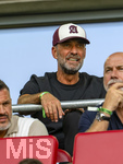 30.08.2026, Fussball Bundesliga 2026/2027, 1.Spieltag, FC Augsburg - FC Schalke 04, in der WWK-Arena Augsburg,  obere Reihe, Trainer Jürgen Klopp (Deutschland), 