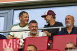 30.08.2026, Fussball Bundesliga 2026/2027, 1.Spieltag, FC Augsburg - FC Schalke 04, in der WWK-Arena Augsburg, obere Reihe, v.li: Co-Trainer Peter Krawietz (Deutschland) Trainer Jürgen Klopp (Deutschland), 