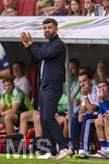 30.08.2026, Fussball Bundesliga 2026/2027, 1.Spieltag, FC Augsburg - FC Schalke 04, in der WWK-Arena Augsburg, Trainer Miron Muslic (FC Schalke 04) gibt Anweisungen, zeigt, gestikuliert, gibt Kommandos, Anweisungen, gibt Anweisungen, zeigend, gestikulierend, . 