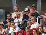 30.08.2026, Fussball Bundesliga 2026/2027, 1.Spieltag, FC Augsburg - FC Schalke 04, in der WWK-Arena Augsburg, obere Reihe, v.li: Antonio da Silva (Deutschland), Co-Trainer Peter Krawietz (Deutschland) Trainer Jürgen Klopp (Deutschland), Geschäftsführer Michael Ströll (FC Augsburg), 