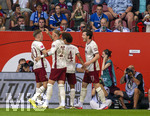 30.08.2026, Fussball Bundesliga 2026/2027, 1.Spieltag, FC Augsburg - FC Schalke 04, in der WWK-Arena Augsburg, Torjubel Michael Gregoritsch (re, FC Augsburg), mit Anton Kade (FC Augsburg),