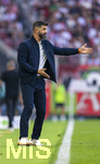 30.08.2026, Fussball Bundesliga 2026/2027, 1.Spieltag, FC Augsburg - FC Schalke 04, in der WWK-Arena Augsburg, Trainer Miron Muslic (FC Schalke 04) gibt Anweisungen, 