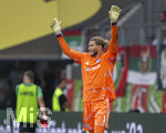 30.08.2026, Fussball Bundesliga 2026/2027, 1.Spieltag, FC Augsburg - FC Schalke 04, in der WWK-Arena Augsburg, Torwart Loris Karius (FC Schalke 04) in Rage.
