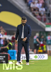 30.08.2026, Fussball Bundesliga 2026/2027, 1.Spieltag, FC Augsburg - FC Schalke 04, in der WWK-Arena Augsburg, Trainer Miron Muslic (FC Schalke 04) nachdenklich 