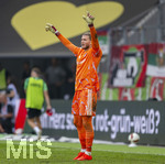 30.08.2026, Fussball Bundesliga 2026/2027, 1.Spieltag, FC Augsburg - FC Schalke 04, in der WWK-Arena Augsburg, Torwart Loris Karius (FC Schalke 04) in Rage.