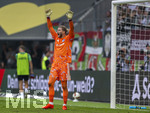 30.08.2026, Fussball Bundesliga 2026/2027, 1.Spieltag, FC Augsburg - FC Schalke 04, in der WWK-Arena Augsburg, Torwart Loris Karius (FC Schalke 04) in Rage.
