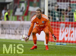 30.08.2026, Fussball Bundesliga 2026/2027, 1.Spieltag, FC Augsburg - FC Schalke 04, in der WWK-Arena Augsburg, Torwart Loris Karius (FC Schalke 04) in Erwartung des Torschusses vom gegnerischen Stürmer.
