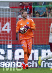 30.08.2026, Fussball Bundesliga 2026/2027, 1.Spieltag, FC Augsburg - FC Schalke 04, in der WWK-Arena Augsburg, Torwart Loris Karius (FC Schalke 04) hat den Ball 