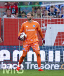 30.08.2026, Fussball Bundesliga 2026/2027, 1.Spieltag, FC Augsburg - FC Schalke 04, in der WWK-Arena Augsburg, Torwart Loris Karius (FC Schalke 04) hat den Ball 