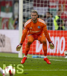 30.08.2026, Fussball Bundesliga 2026/2027, 1.Spieltag, FC Augsburg - FC Schalke 04, in der WWK-Arena Augsburg, Torwart Loris Karius (FC Schalke 04) in Erwartung des Torschusses vom gegnerischen Stürmer.
