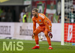 30.08.2026, Fussball Bundesliga 2026/2027, 1.Spieltag, FC Augsburg - FC Schalke 04, in der WWK-Arena Augsburg, Torwart Loris Karius (FC Schalke 04) in Erwartung des Torschusses vom gegnerischen Stürmer.
