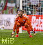 30.08.2026, Fussball Bundesliga 2026/2027, 1.Spieltag, FC Augsburg - FC Schalke 04, in der WWK-Arena Augsburg, Torwart Loris Karius (FC Schalke 04) in Erwartung des Torschusses vom gegnerischen Stürmer.