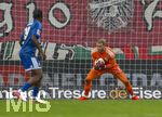 30.08.2026, Fussball Bundesliga 2026/2027, 1.Spieltag, FC Augsburg - FC Schalke 04, in der WWK-Arena Augsburg, Torwart Loris Karius (FC Schalke 04) hat den Ball sicher gefangen
