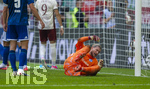 30.08.2026, Fussball Bundesliga 2026/2027, 1.Spieltag, FC Augsburg - FC Schalke 04, in der WWK-Arena Augsburg, Torwart Loris Karius (FC Schalke 04) am Boden 