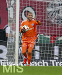30.08.2026, Fussball Bundesliga 2026/2027, 1.Spieltag, FC Augsburg - FC Schalke 04, in der WWK-Arena Augsburg, Torwart Loris Karius (FC Schalke 04) mit dem Ball.