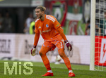 30.08.2026, Fussball Bundesliga 2026/2027, 1.Spieltag, FC Augsburg - FC Schalke 04, in der WWK-Arena Augsburg, Torwart Loris Karius (FC Schalke 04) in Erwartung des Torschusses vom gegnerischen Stürmer.